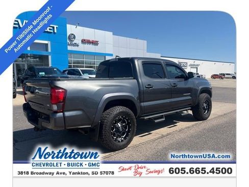 Used 2018 Toyota Tacoma TRD Sport AWD/4WD image 9