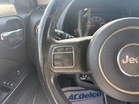 Used 2014 Jeep Patriot Latitude AWD/4WD image 12