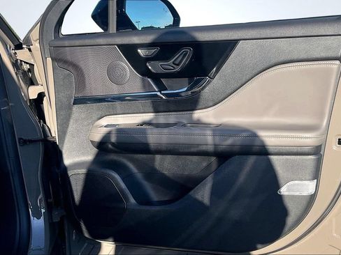 Used 2025 Lincoln Corsair Reserve FWD image 28