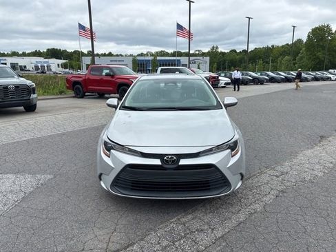 Used 2023 Toyota Corolla LE FWD image 2