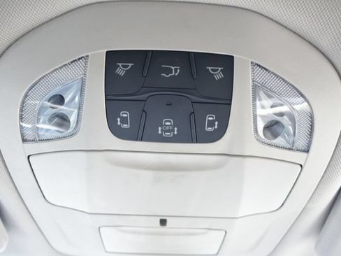 Used 2020 Chrysler Pacifica Touring-L FWD image 32