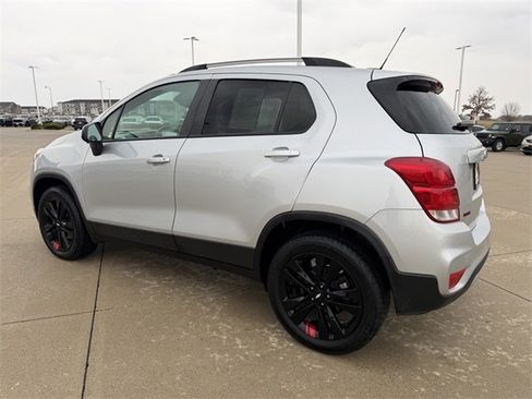 Used 2022 Chevrolet Trax LT w/ Redline Edition image 6