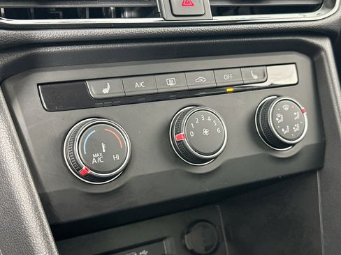 Used 2022 Volkswagen Taos SE image 15