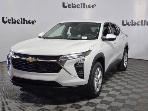 New 2026 Chevrolet Trax LS w/ LS Convenience Package FWD image 3