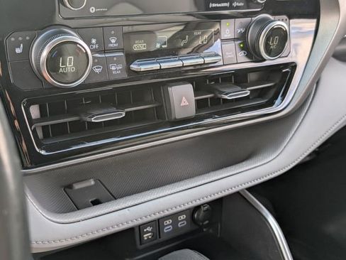 Used 2022 Toyota Highlander XLE image 33
