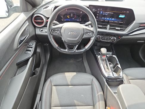 Used 2024 Chevrolet Trax RS FWD image 11
