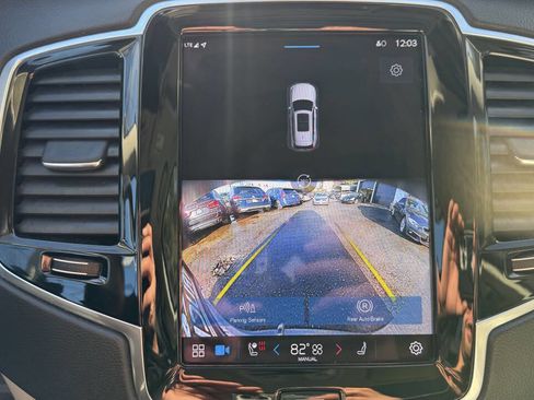 Used 2023 Volvo XC90 T8 Ultimate w/ Lounge Package image 33