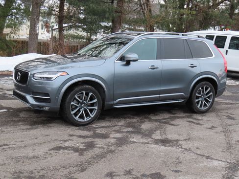 Used 2018 Volvo XC90 T6 Momentum w/ Convenience Package image 2