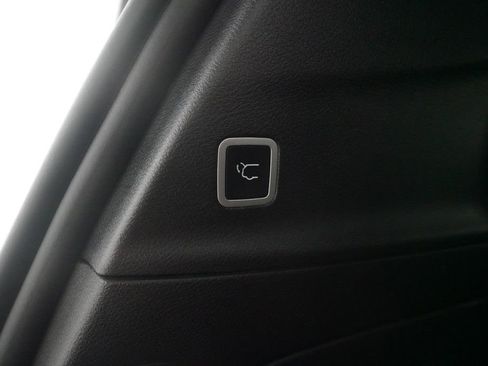 Used 2023 Chrysler Pacifica Touring-L w/ S Appearance Package image 15