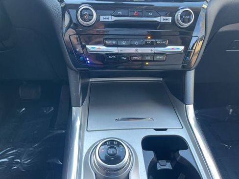 Used 2023 Ford Explorer Limited w/ Limited Technology Package image 35