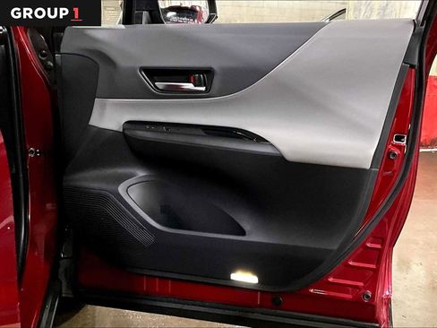 Used 2023 Toyota Venza LE image 23