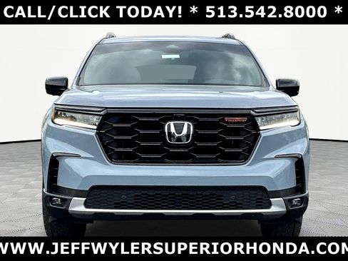 Used 2024 Honda Pilot TrailSport image 2