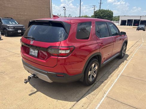Used 2025 Honda Pilot EX-L image 3