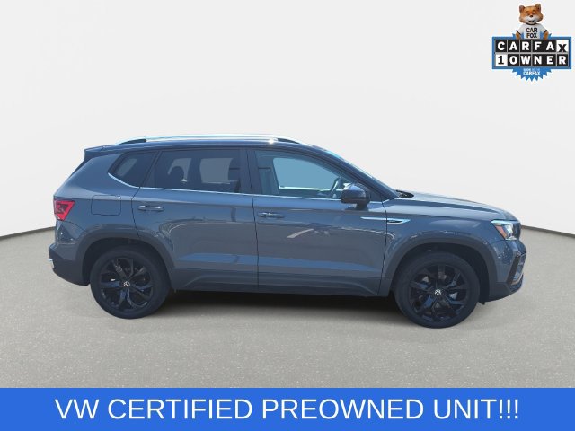 Used 2023 Volkswagen Taos SE w/ Panoramic Sunroof Package FWD image 4