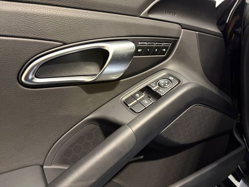 Certified 2025 Porsche 718 Boxster S RWD image 32