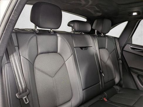 Certified 2022 Porsche Macan image 23