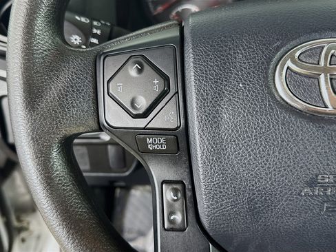 Used 2017 Toyota Tacoma SR image 14