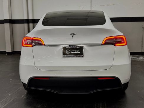 Used 2021 Tesla Model Y 2WD image 11