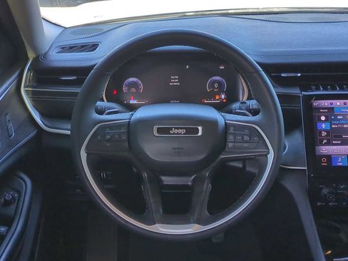 Used 2023 Jeep Grand Cherokee L Limited w/ Luxury Tech Group II image 11