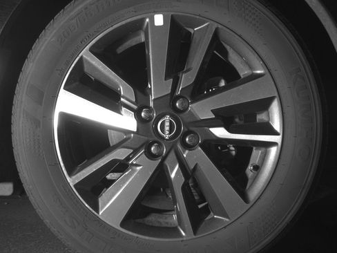 Used 2025 Nissan Versa SV image 13