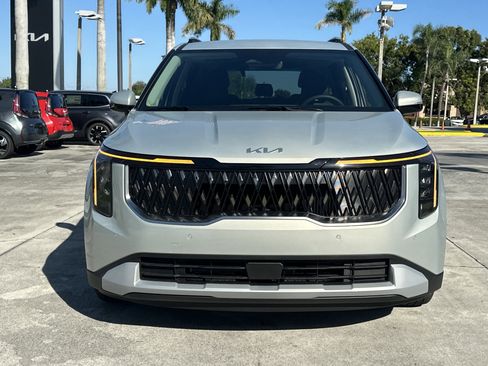 New 2026 Kia Carnival EX FWD image 3