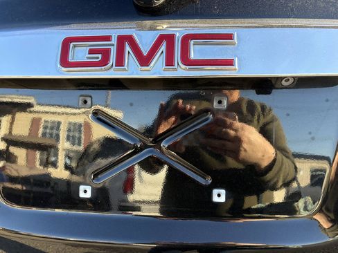 Used 2016 GMC Acadia SLE FWD image 12