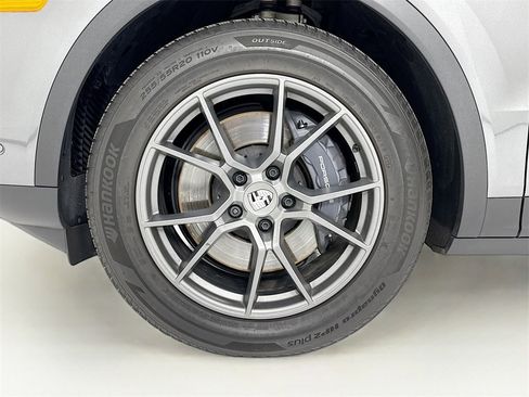 Certified 2025 Porsche Cayenne Coupe image 33