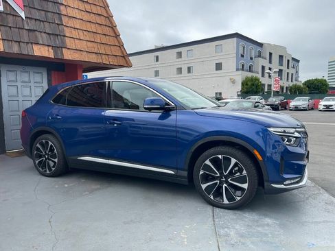 Used 2023 VinFast VF 8 Plus image 5