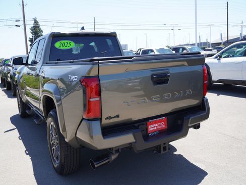 Used 2025 Toyota Tacoma TRD Sport AWD/4WD image 11