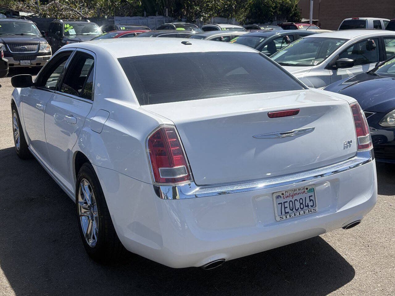 Used 2014 Chrysler 300 RWD image 4