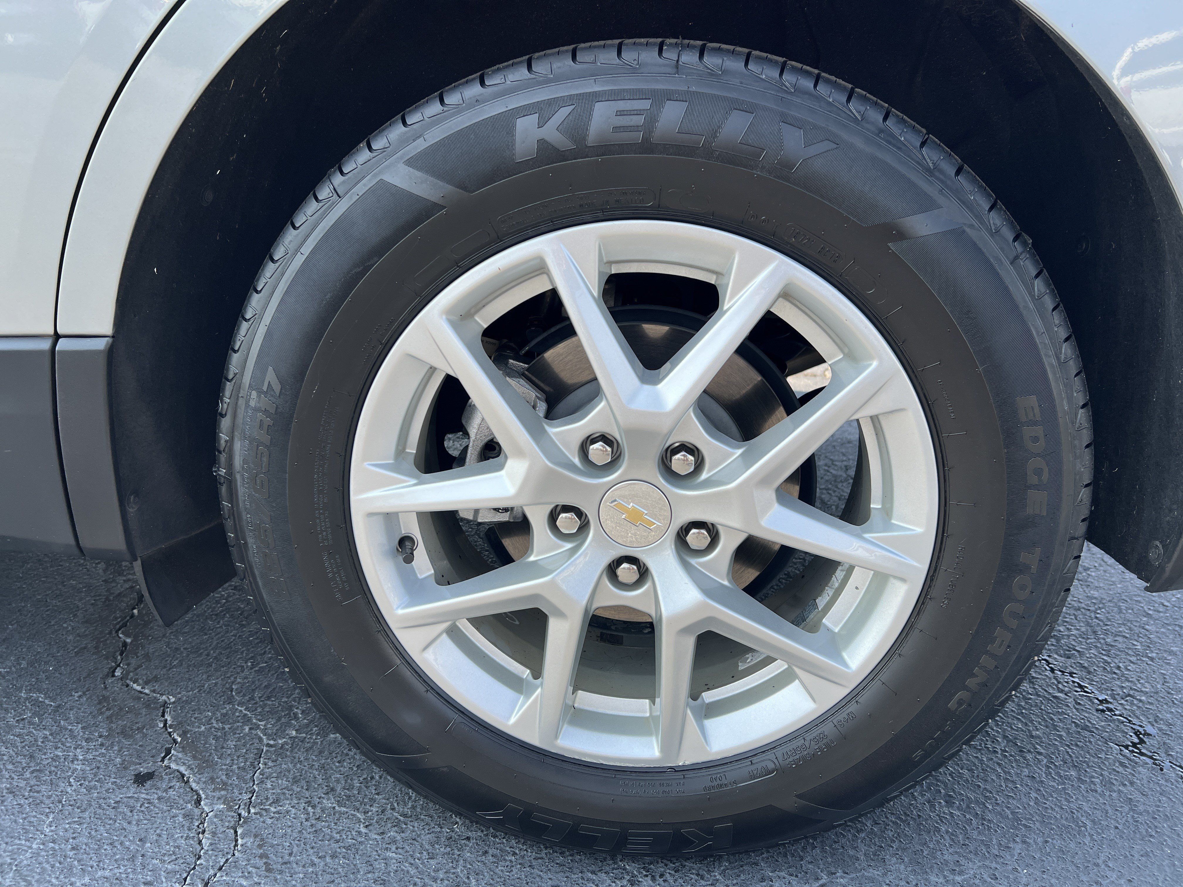 Used 2023 Chevrolet Equinox LS FWD image 19