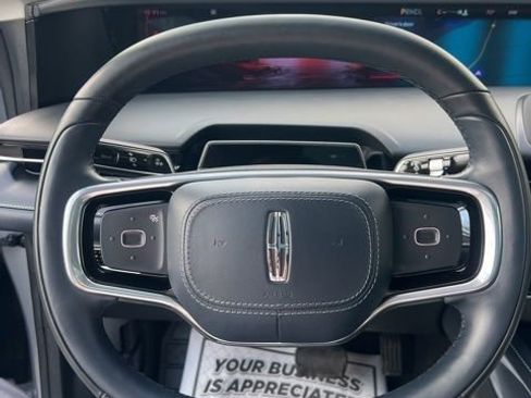 Used 2025 Lincoln Nautilus Reserve AWD/4WD image 31