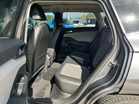 Certified 2022 Volkswagen Taos SE AWD/4WD image 50
