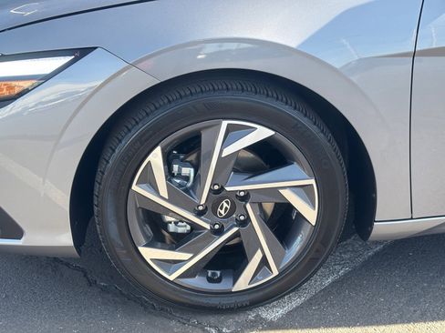 Used 2025 Hyundai Elantra Sport image 11