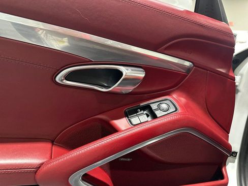 Used 2017 Porsche 718 Boxster RWD image 33