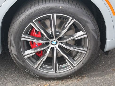 New 2026 BMW X6 xDrive40i w/ Climate Comfort Package image 11