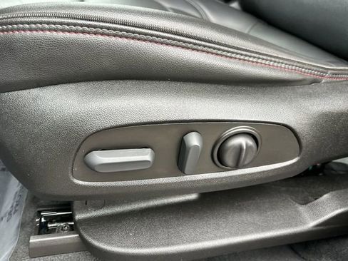 Used 2023 Chevrolet Traverse RS image 20