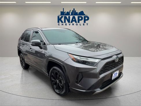 Used 2022 Toyota RAV4 SE image 7