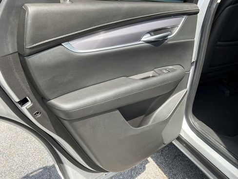 Used 2018 Cadillac XT5 Luxury w/ Driver Awareness Package FWD image 17