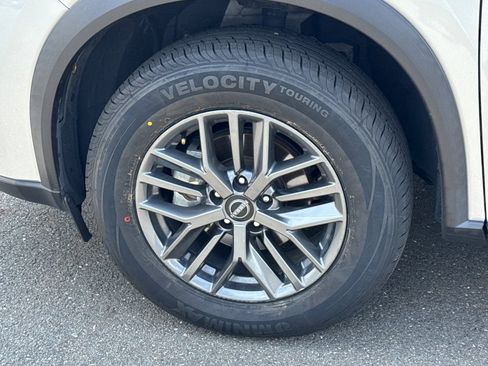 Certified 2024 Nissan Rogue S FWD image 4