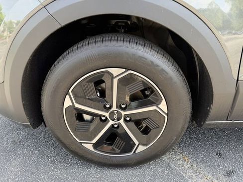 Certified 2025 Kia Niro EX FWD image 45
