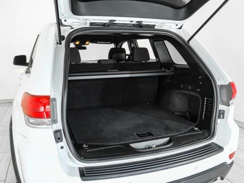 Used 2018 Jeep Grand Cherokee Laredo image 46