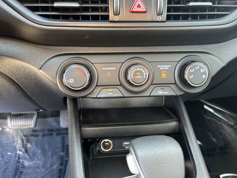 Used 2022 Kia Forte LXS image 16