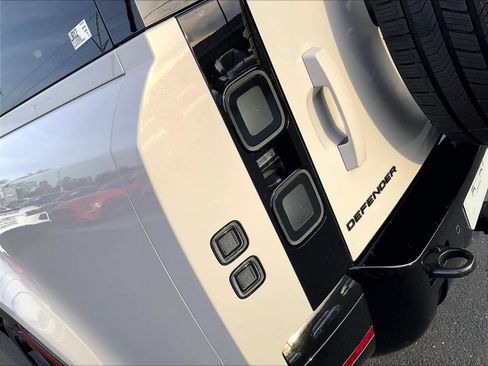 New 2026 Land Rover Defender 130 X-Dynamic SE image 25