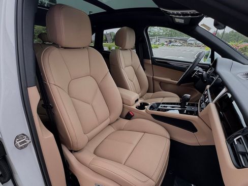 New 2025 Porsche Macan image 35