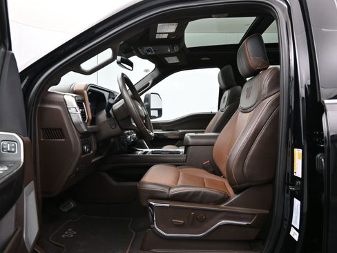 Used 2023 Ford F250 King Ranch w/ FX4 Off-Road Package image 8