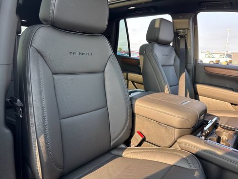 New 2026 GMC Yukon Denali w/ Sun & Power Step Package AWD/4WD image 37