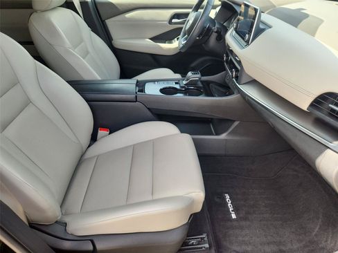 Used 2024 Nissan Rogue SV w/ SV Premium Package FWD image 27