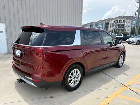 Used 2024 Kia Carnival LX FWD image 8