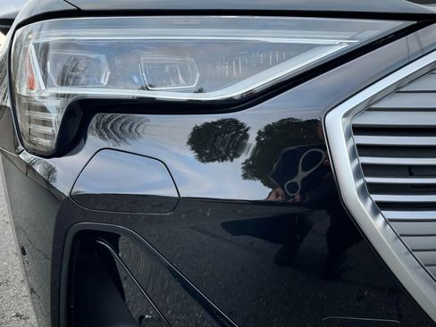 Used 2022 Audi e-tron Premium Plus image 12